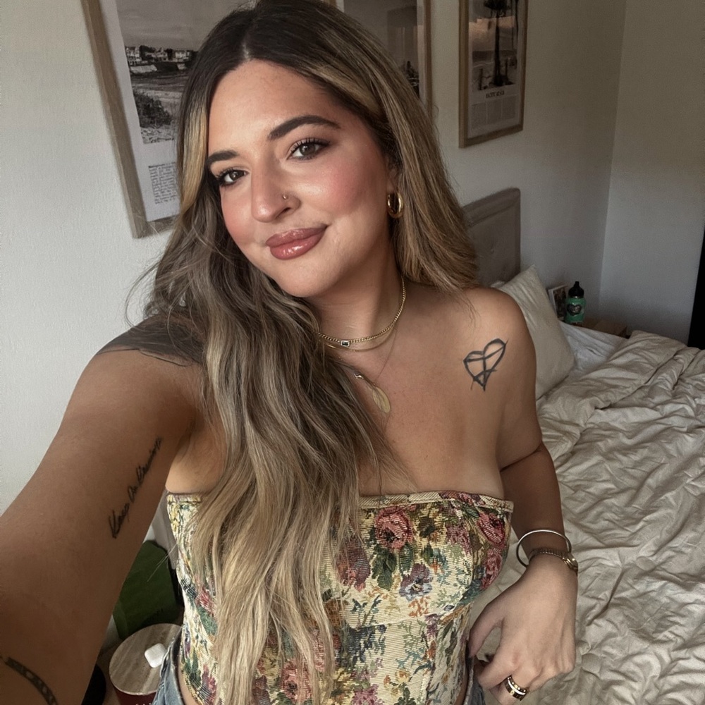 Meet your Posher, Dina
